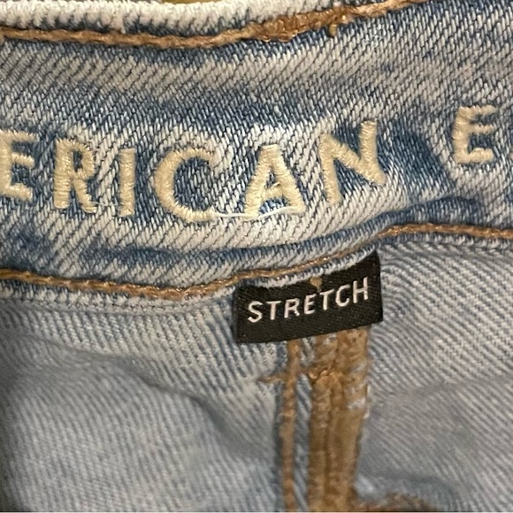 American Eagle 90’s skinny jeans in a size 6 long. - Picture 5 of 7